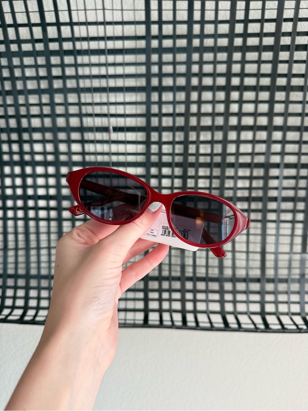 Madewell The Solina Oval Sunglasses red